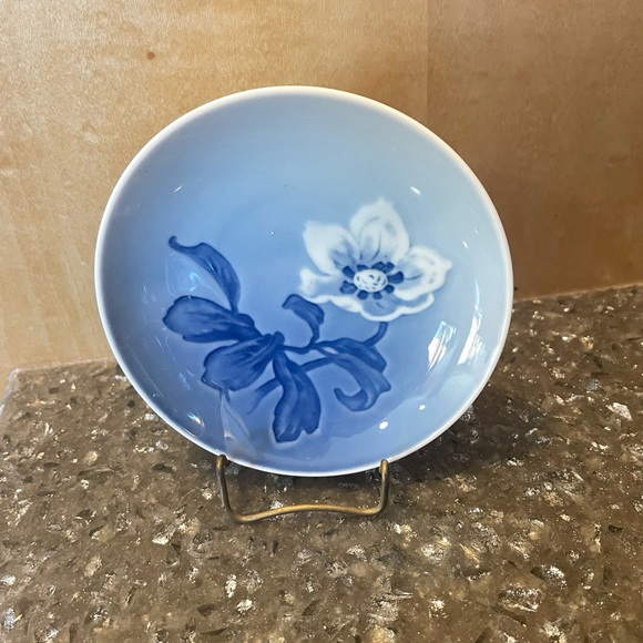Bing Grondahl,Flower 4” Plate 30 Blue & White Kjobenhavn Dish,(no Stand) - Picture 1 of 2